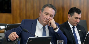 Lucas Barreto retira emendas da saúde de Macapá após saída de Furlan, diz secretária em audiência na Câmara