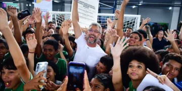 Clécio reinaugura Escola Joaquim Caetano em Oiapoque durante comemoração dos 81 anos do município