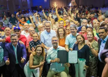 Governo do Amapá e Governo Federal oficializam regularização fundiária e reabrem prazo para transposição de servidores