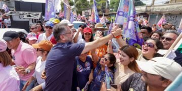 Multidão acompanha Clécio Luís em Santana na largada da campanha pela reeleição