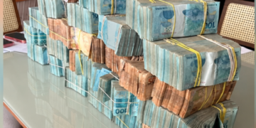 Operação contra facção apreende cerca de R$ 2 milhões em espécie e bloqueia valores no Amapá